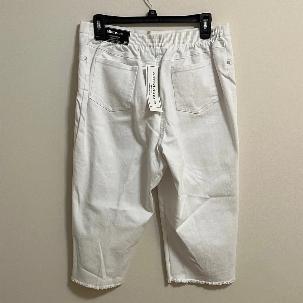 Alfred Dunner Blue Bayou White Capris with Embroidered Detail Elastic Waist 14P - Picture 8 of 14